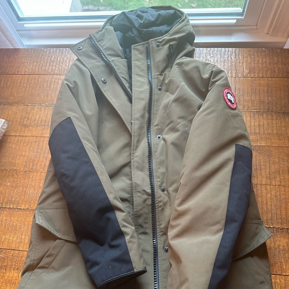 2XS Canada Goose military green jacket excellent used condition